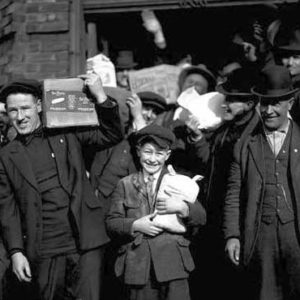 General-Strike-men-and-boys-carrying-groceries-Feb-7-1919_MOHAI_620