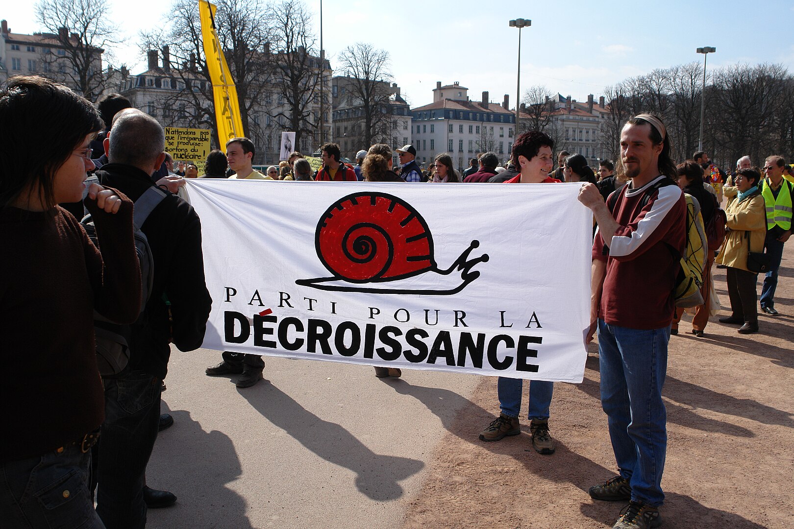 https://p4r4f7y4.rocketcdn.me/wp-content/uploads/2023/07/Demonstration-against-the-EPR-Lyon-March-17-2007-Place-Bellecour.jpg